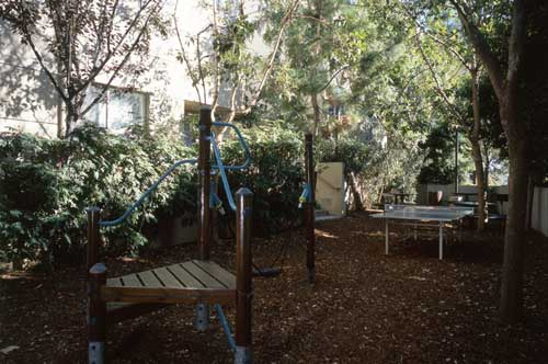 Exterior of La Brea Franklin Apartments property