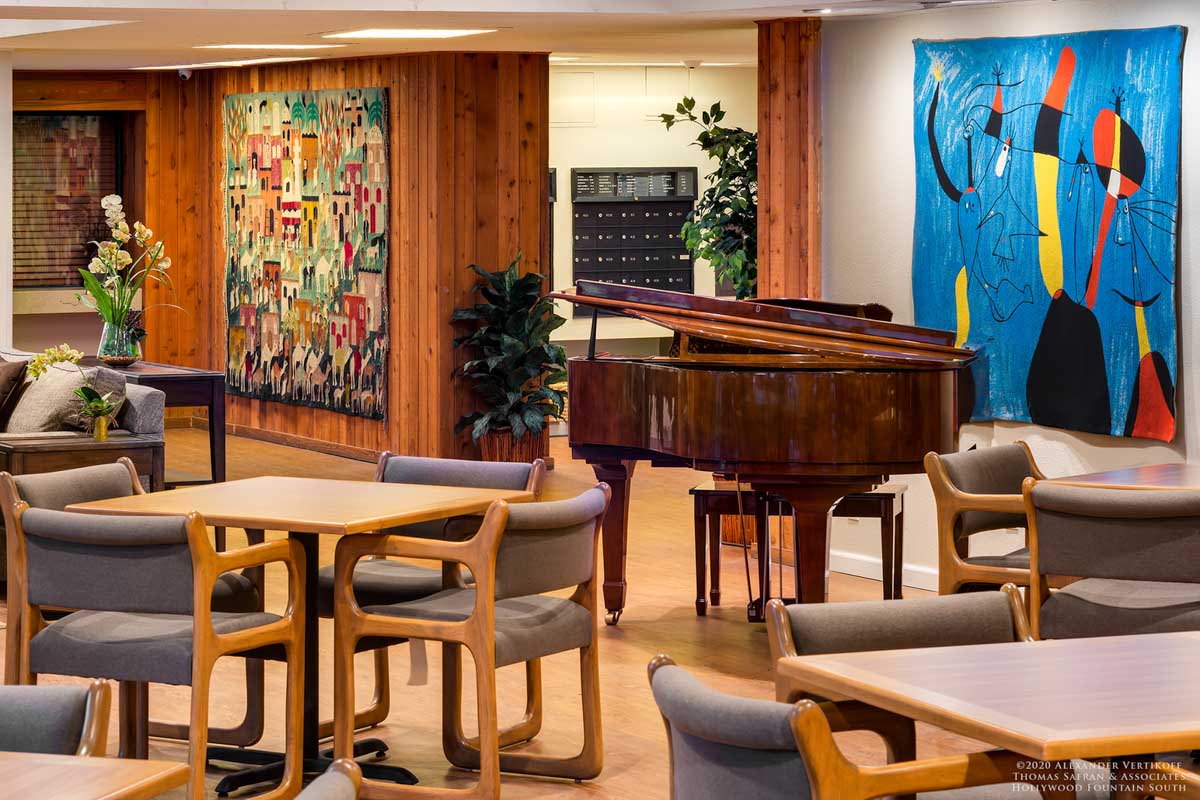 Interior photo of Hollywood Fountain South property