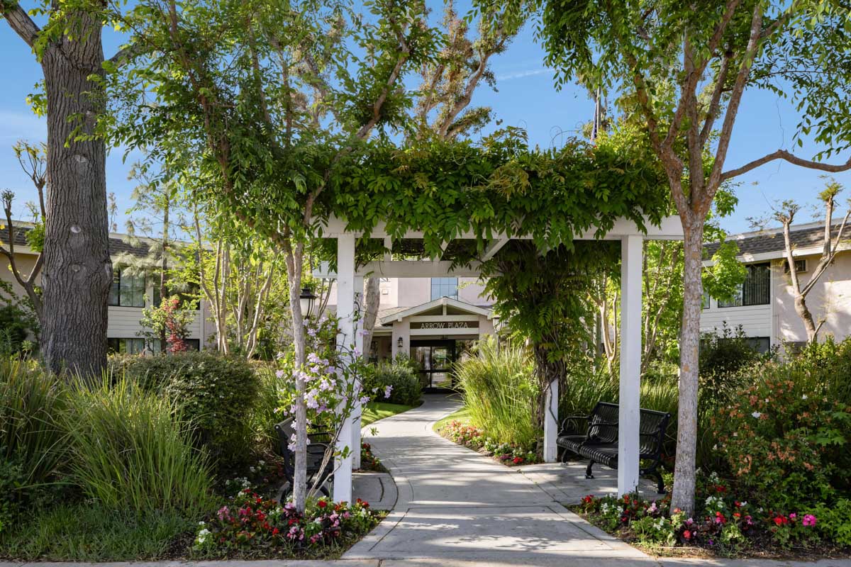 Exterior of Arrow Plaza property