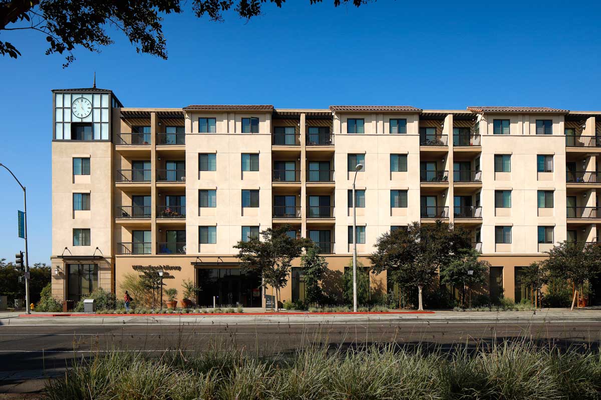 Exterior of Gateway at Willowbrook property