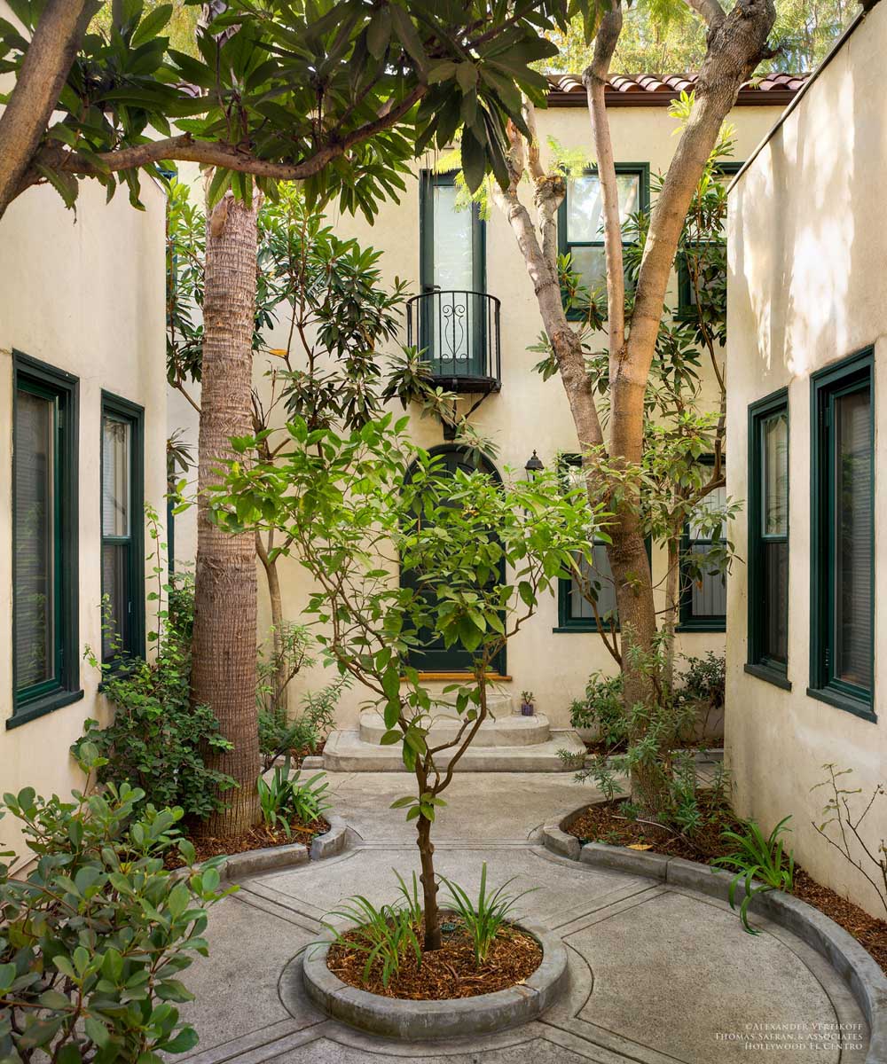 Exterior of Hollywood El Centro property