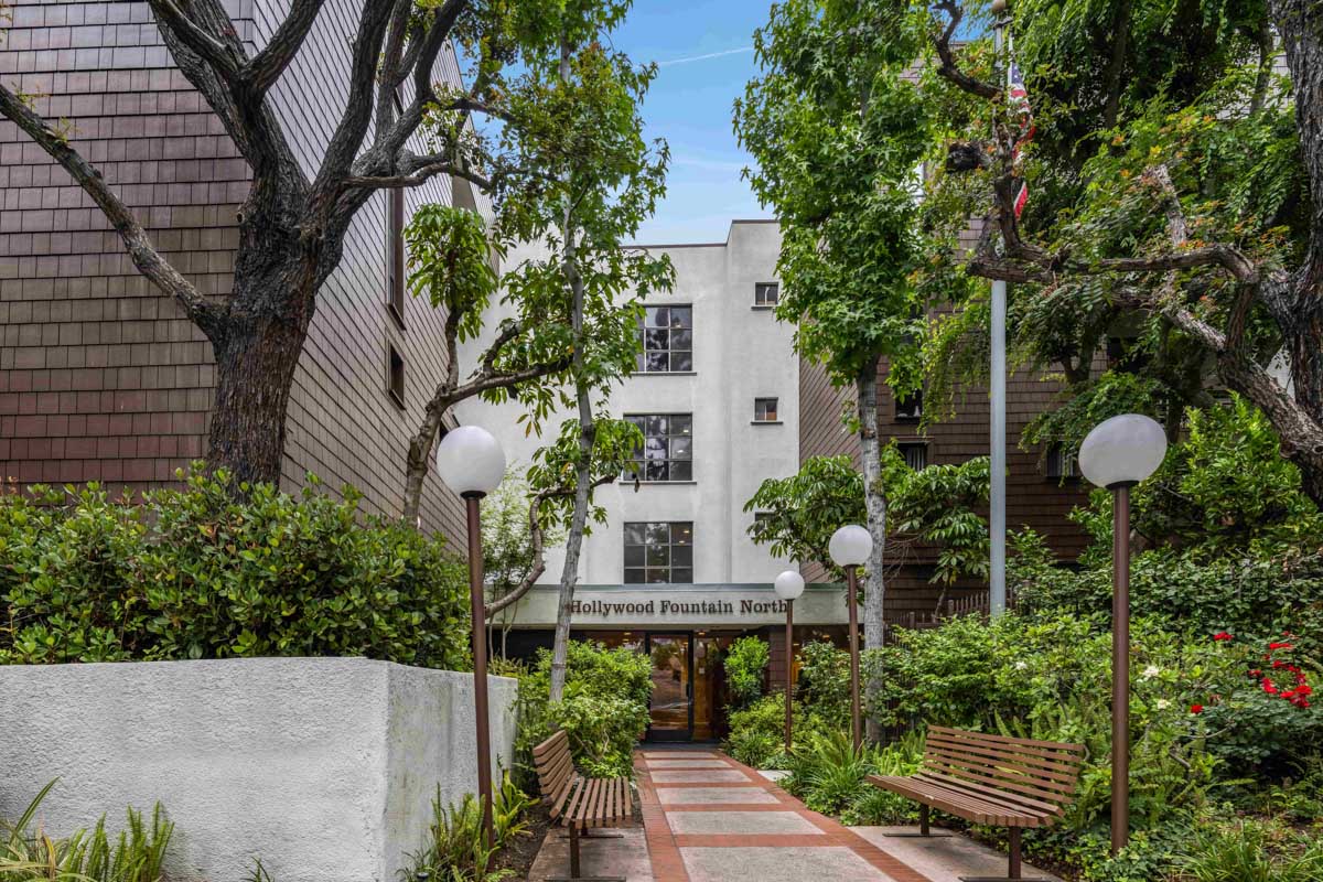Exterior of Hollywood Fountain North property