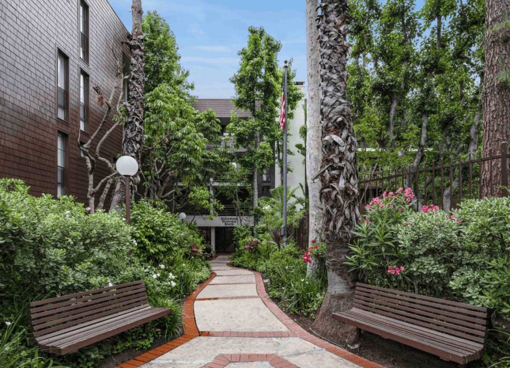 Exterior photo of Hollywood Fountain South property